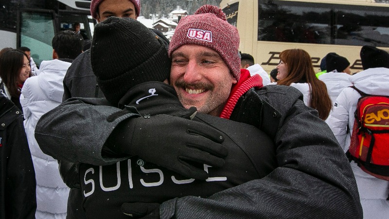 Eric hugs Suisse member